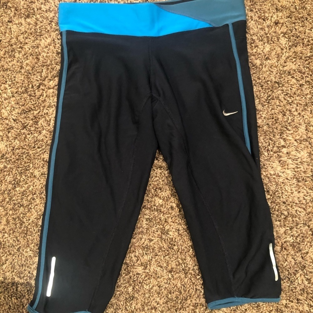 Nike cropped leggings - Picture 1 of 2